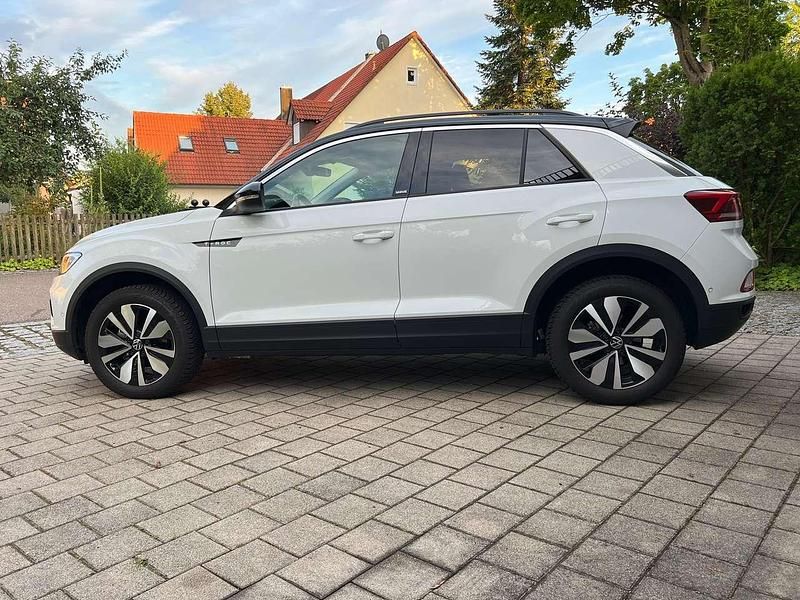 Gebraucht VW T-Roc Move 150 PS (110 kW) 2024 Weiß SUV
