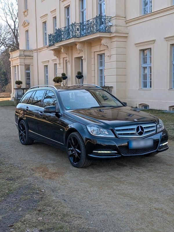 Gebraucht Mercedes C200 136 PS (100 kW) 2011 Schwarz Kombi