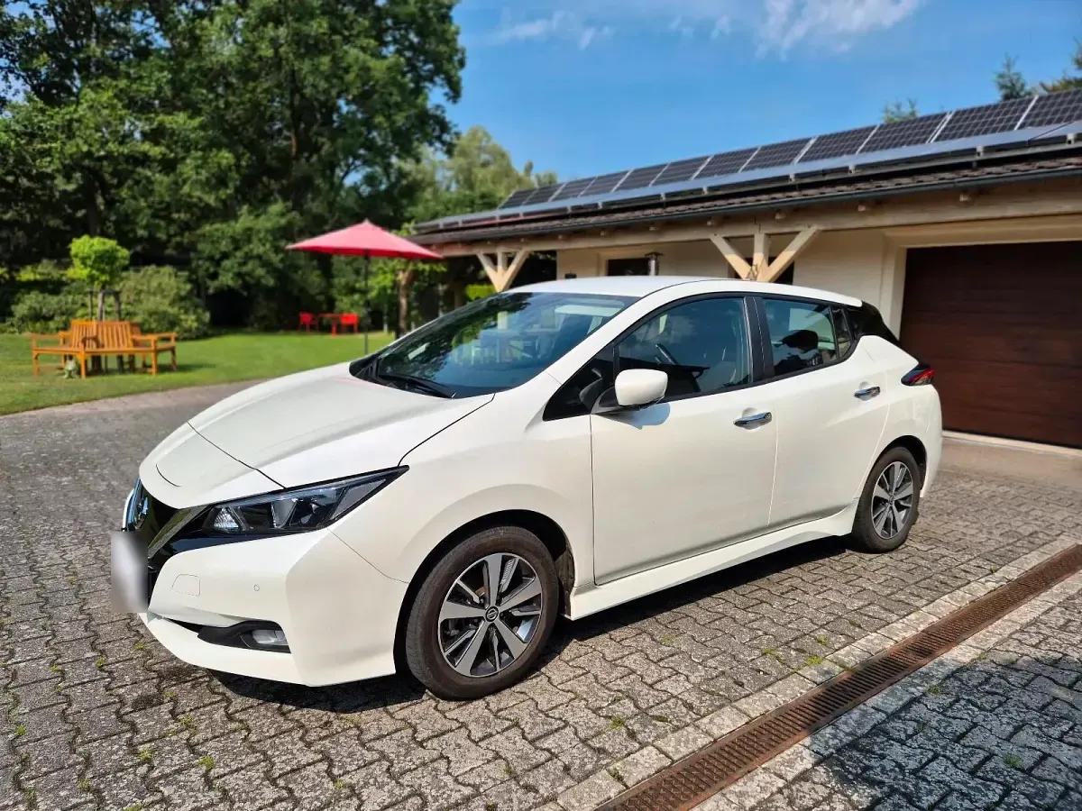 Gebraucht Nissan Leaf Acenta 110 kW (150 PS) 2021 Weiß Kleinwagen