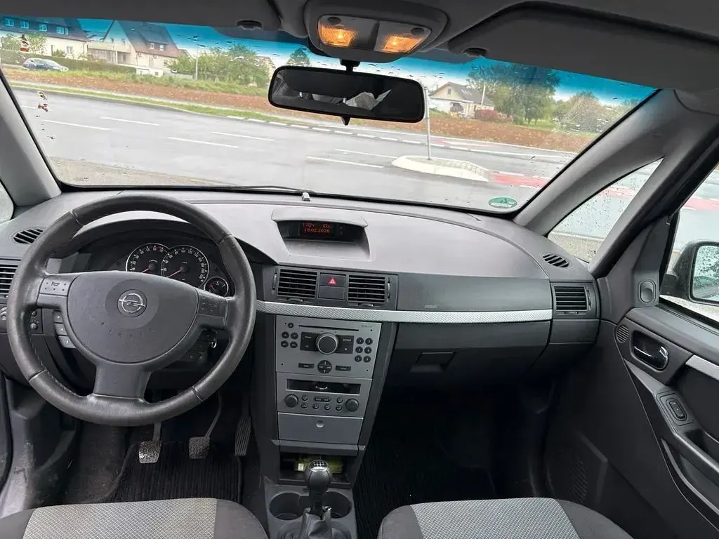 Usata Opel Meriva Basis 90 CV (66 kW) 2008 Argento Monovolume