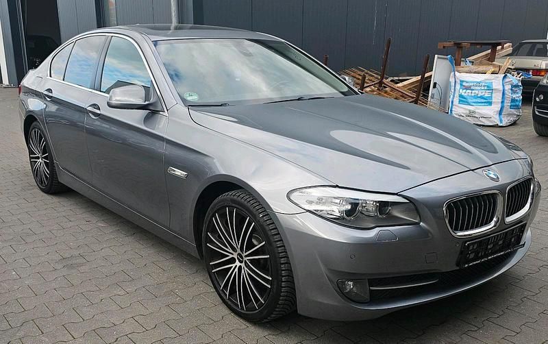 Second-hand BMW 520 184 CP (135 kW) 2011 Gri Berlinǎ