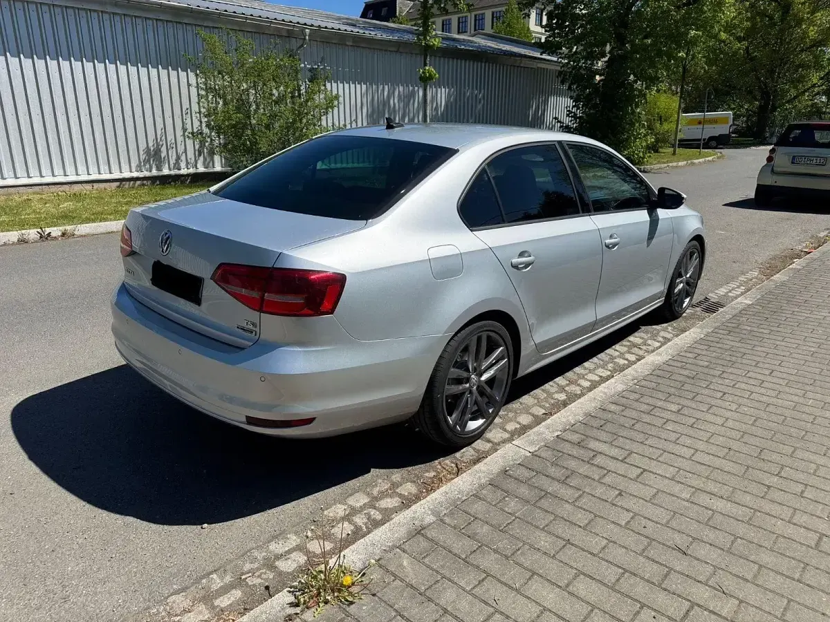 Gebraucht VW Jetta 125 PS (91 kW) 2014 Silber Limousine