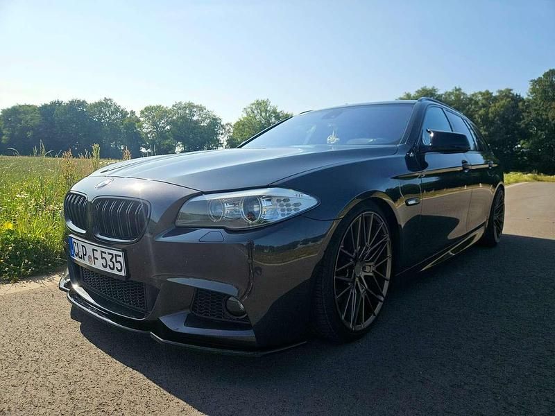 Grau Gebraucht 2011 BMW 535 Sport Line Kombi | 16.500 € - Bild 1/4