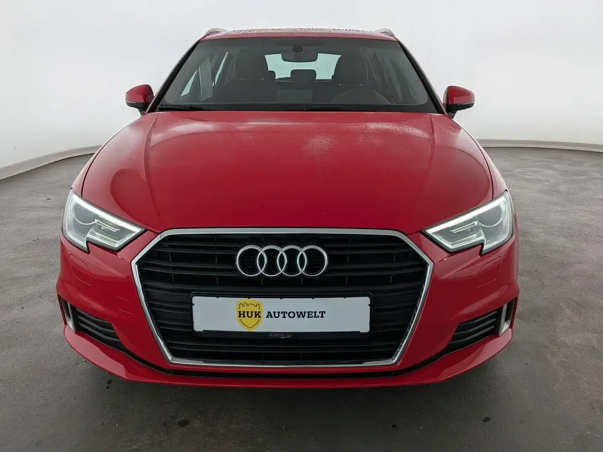 Gebraucht Audi A3 Sport 150 PS (110 kW) 2020 Rot Limousine