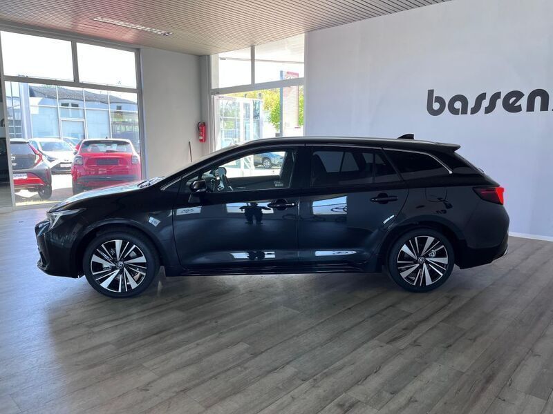 Neu Toyota Corolla 178 PS (130 kW) 2025 Schwarz Kombi