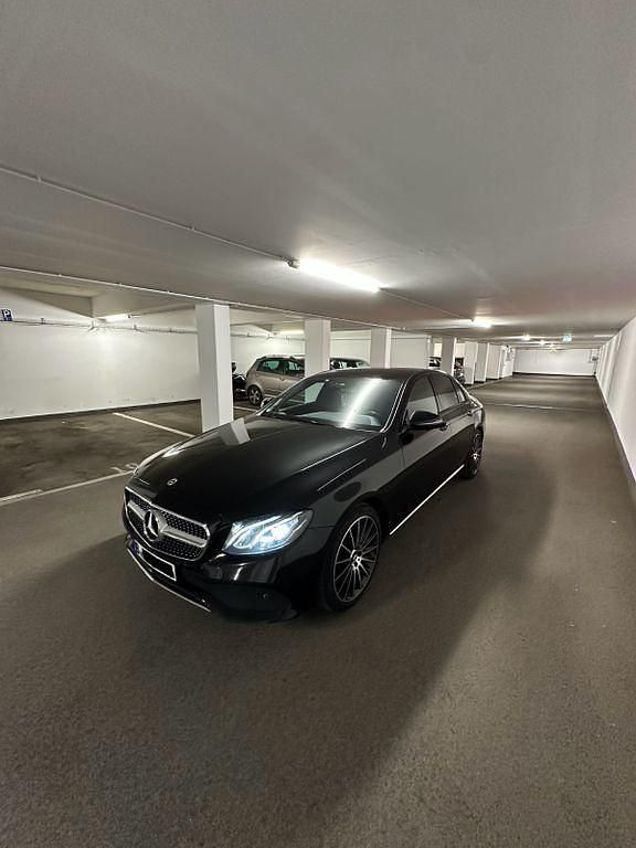 Gebraucht Mercedes E200 184 PS (135 kW) 2016 Schwarz Limousine