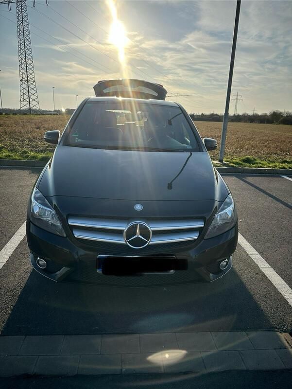 Schwarz Gebraucht 2012 Mercedes B200 Van / Kleinbus | 10.000 € (Guter Preis) - Bild 1/4