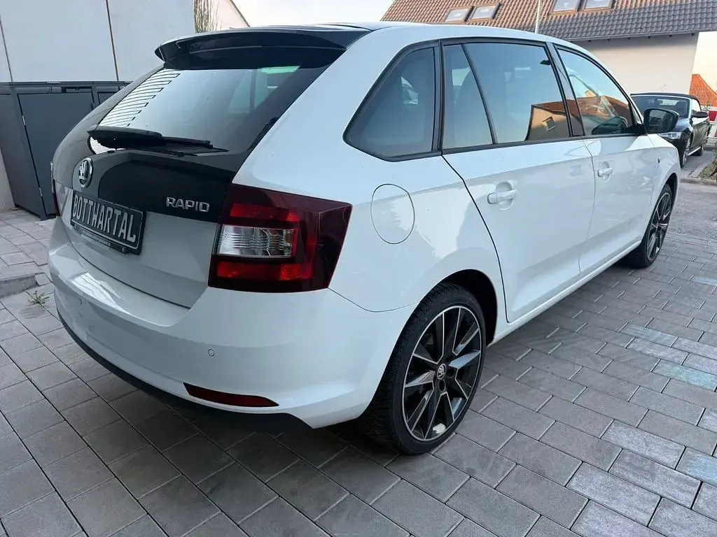 Gebraucht Skoda Rapid Style 105 PS (77 kW) 2014 Weiß Kleinwagen