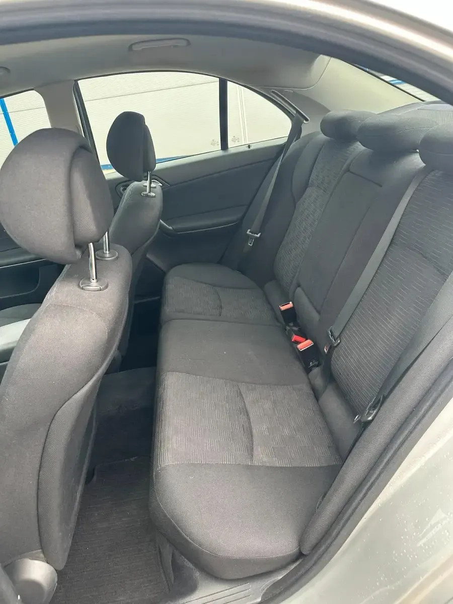 Gebraucht Mercedes C220 Elegance 150 PS (110 kW) 2006 Silber Limousine