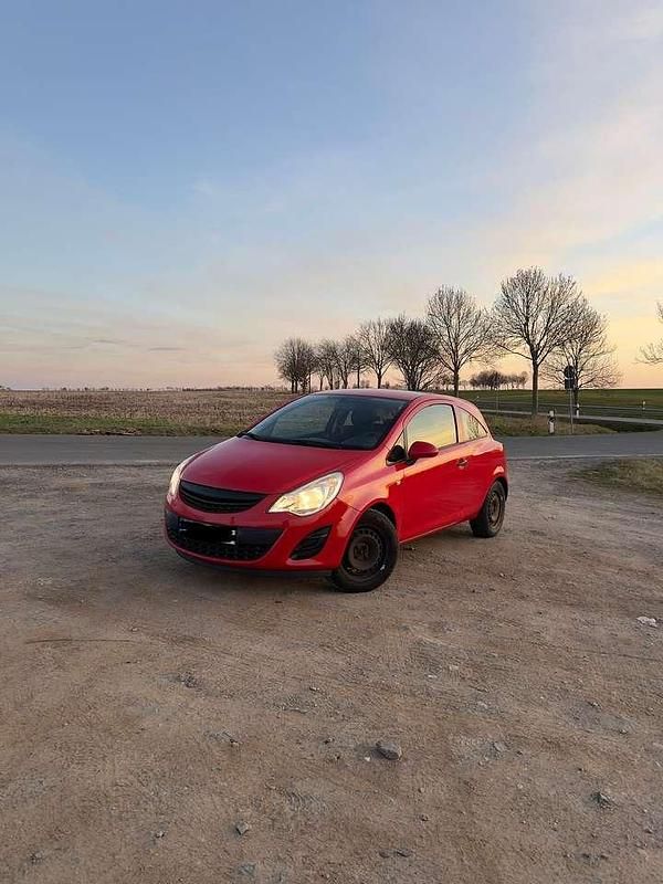 Rot Gebraucht 2013 Opel Corsa Active Kleinwagen | 4.000 € (Etwas zu teuer) - Bild 1/4