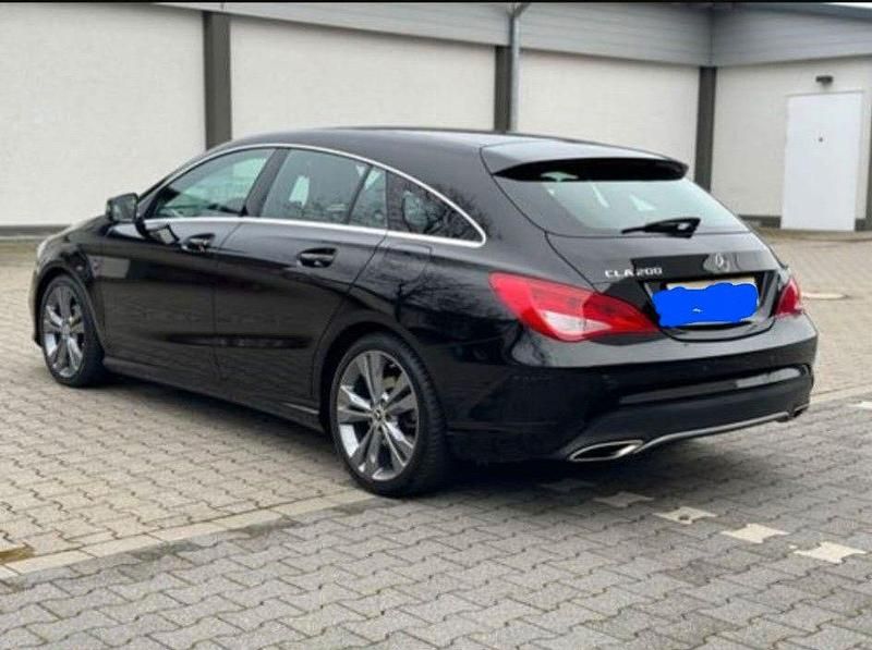 Gebraucht Mercedes CLA200 Shooting Brake 156 PS (114 kW) 2018 Schwarz Kombi