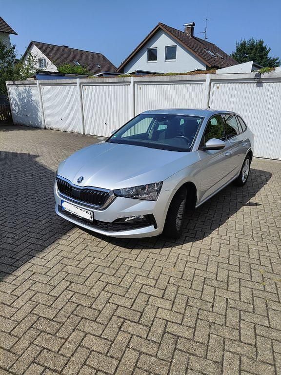 Silber Gebraucht 2019 Skoda Scala Style Kleinwagen | 15.500 € (Fairer Preis) - Bild 1/4