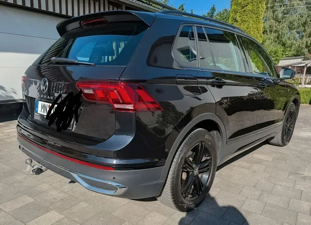 Gebraucht VW Tiguan Sport 131 PS (96 kW) 2022 Schwarz SUV