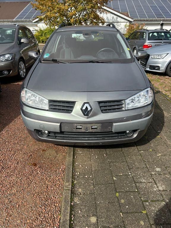 Grau Gebraucht 2003 Renault Mégane II Limousine | 1.450 € (Fairer Preis) - Bild 1/4