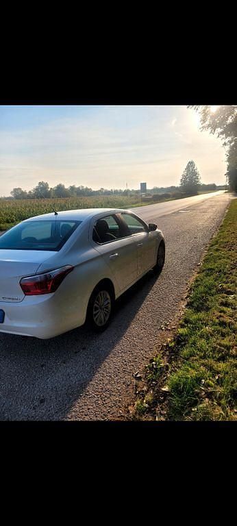 Weiß Gebraucht 2016 Citroën C-Elysee I PureTech Limousine | 6.990 € (Teuer) - Bild 1/4