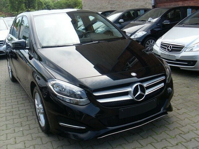 Gebraucht Mercedes B180 Style 122 PS (89 kW) 2015 Schwarz metallic Van / Kleinbus