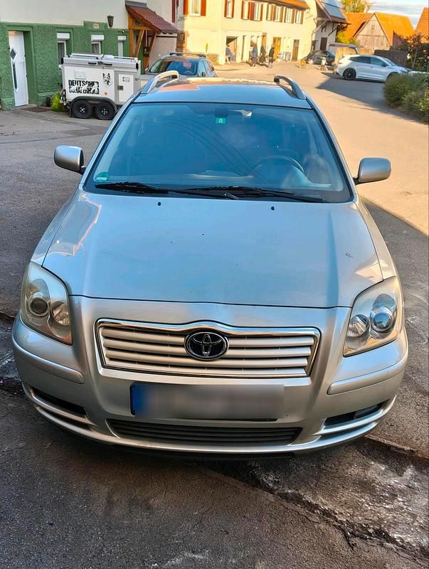 Grau Gebraucht 2006 Toyota Avensis T2 Kombi | 2.600 € (Fairer Preis) - Bild 1/4