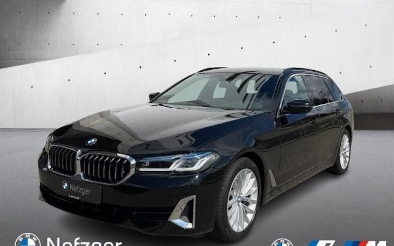 Schwarz Gebraucht 2022 BMW 540 Luxury Line Kombi | 42.899 € (Superpreis) - Bild 1/4