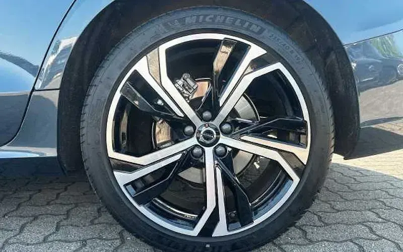 Gebraucht Volvo V60 Plus 197 PS (144 kW) 2025 Blau Kombi