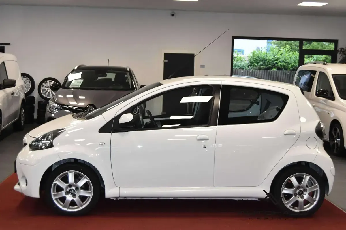 Gebraucht Toyota Aygo Cool 68 PS (50 kW) 2013 Weiß Kleinwagen