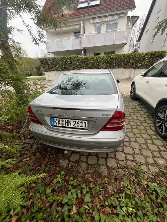 Gebraucht Mercedes C220 Classic 143 PS (105 kW) 2003 Silber Limousine