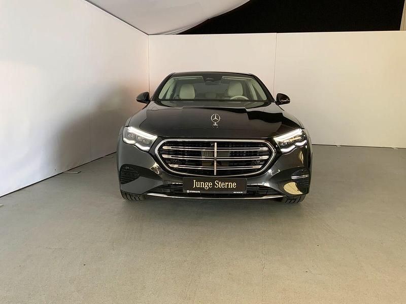 Gebraucht Mercedes E300 Exclusive 313 PS (230 kW) 2024 Metalliclack graphitgrau Limousine