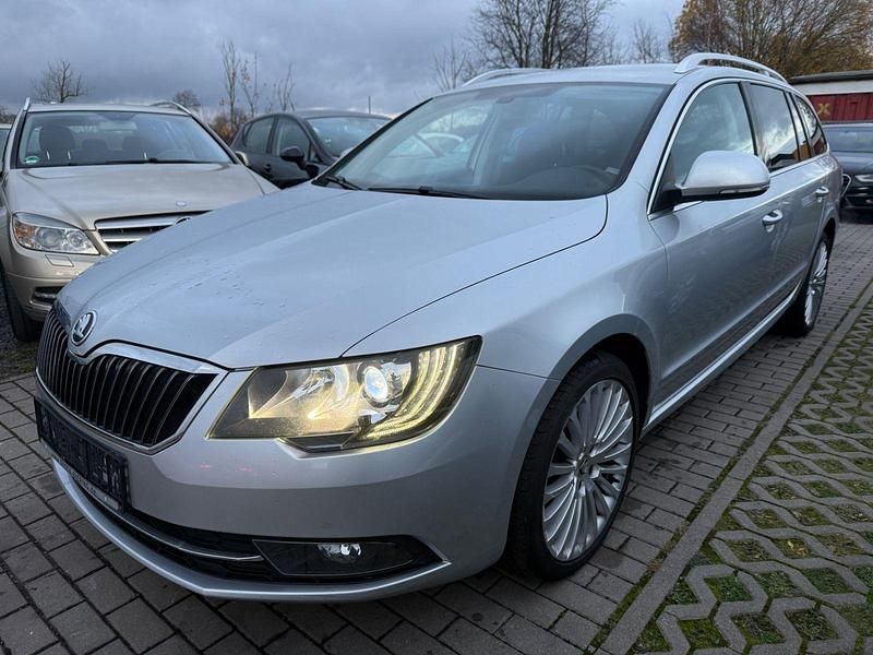 Silber Gebraucht 2015 Skoda Superb Kombi | 7.900 € (Superpreis) - Bild 1/4