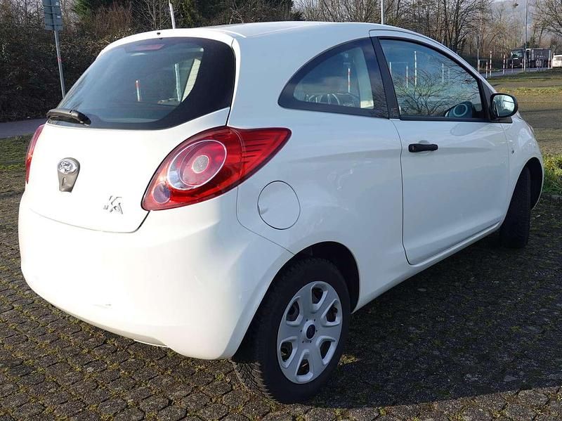 Gebraucht Ford Ka Ambiente 69 PS (50 kW) 2012 Weiß Kleinwagen