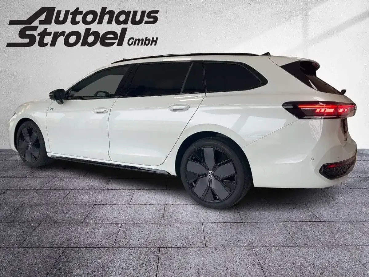 Neu VW Passat R-line 150 PS (110 kW) 2026 Oryxweiß perlmutteffekt Kombi