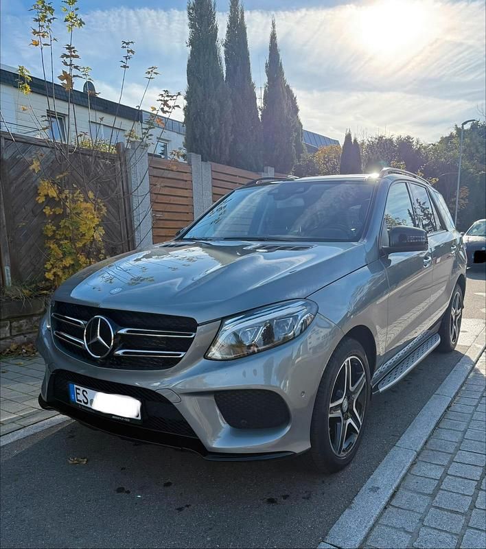 Grau Gebraucht 2015 Mercedes GLE350 AMG SUV | 25.600 € (Fairer Preis) - Bild 1/4