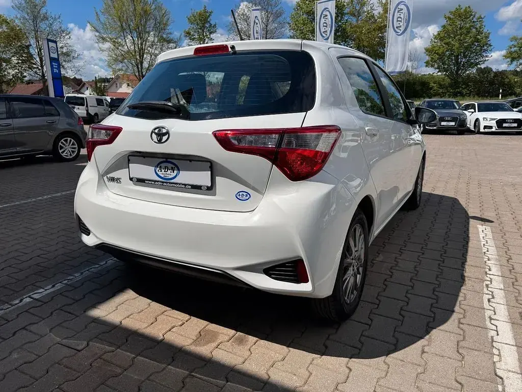 Gebraucht Toyota Yaris Comfort 72 PS (52 kW) 2020 Weiß Limousine