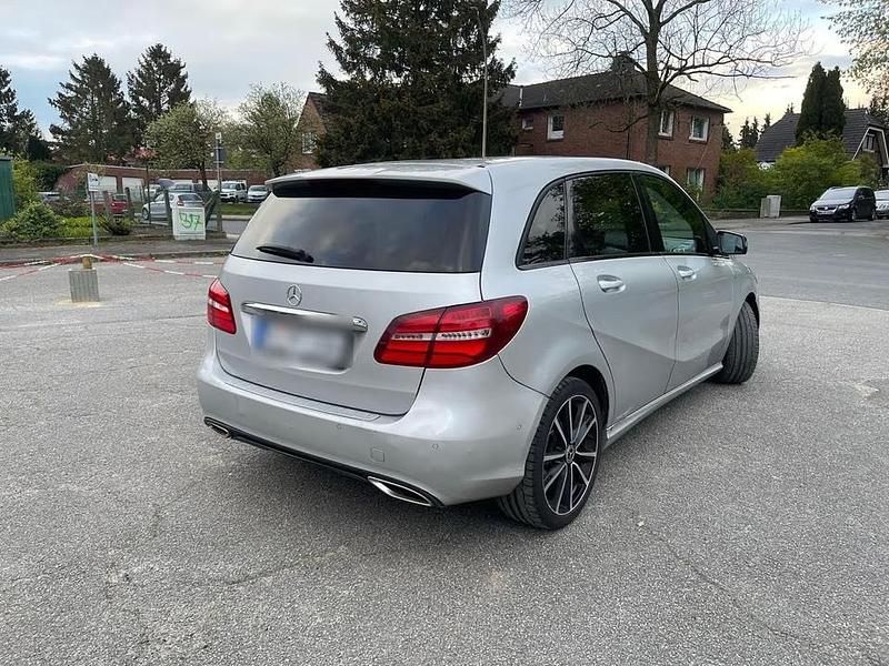 Gebraucht Mercedes B160 90 PS (66 kW) 2017 Silber Van / Kleinbus