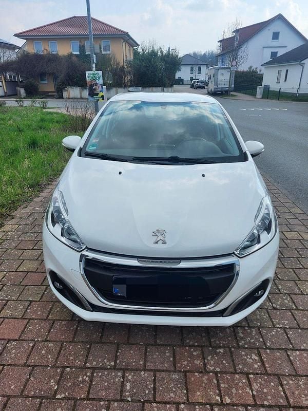 Gebraucht Peugeot 208 Urban Move 82 PS (60 kW) 2016 Weiß Kleinwagen