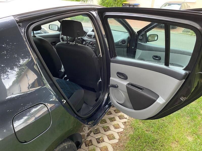 Schwarz Gebraucht 2007 Renault Clio II Dynamique Limousine | 2.350 € (Fairer Preis) - Bild 1/4