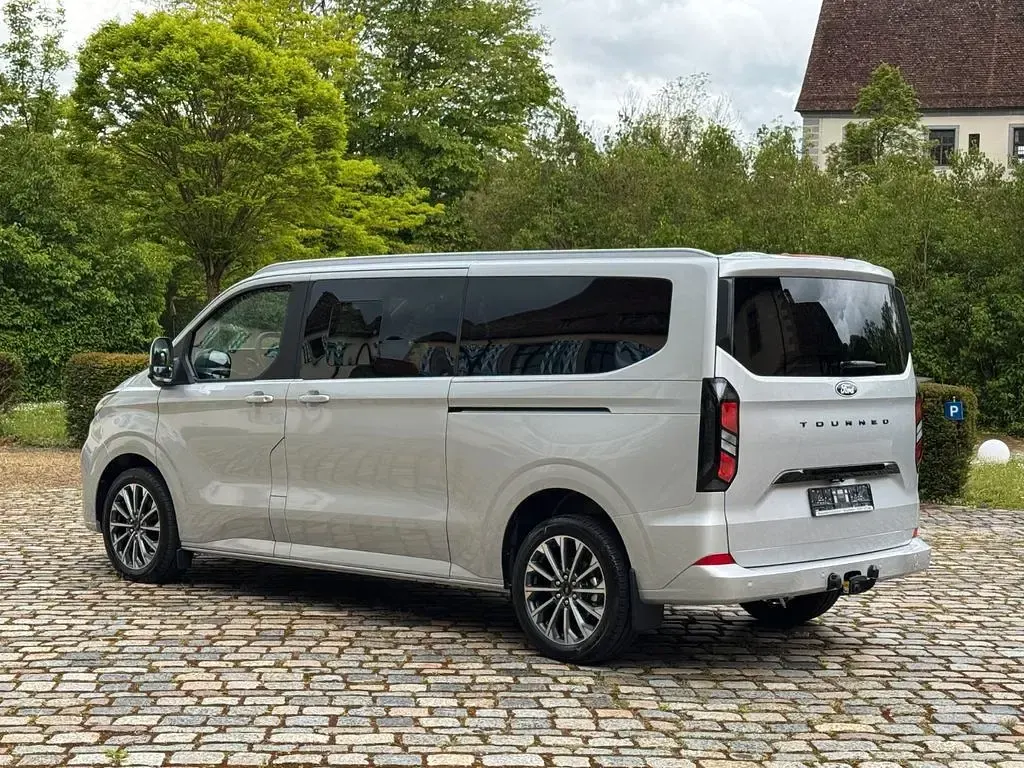 Neu Ford Tourneo Titanium 170 PS (125 kW) 2026 Silber Van / Kleinbus