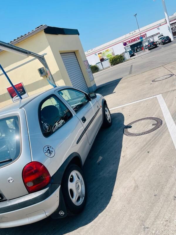 Silber Gebraucht 1999 Opel Corsa Kleinwagen | 600 € - Bild 1/4