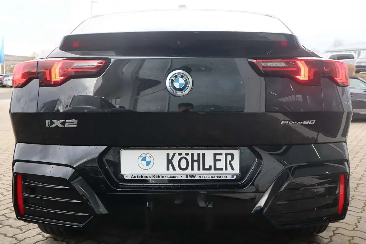 Gebraucht BMW iX2 M Sport 150 kW (204 PS) 2026 Black sapphire metallic SUV