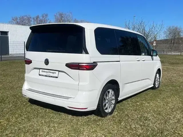 Second-hand VW Multivan Basis 150 CP (110 kW) 2023 Alb Monovolum
