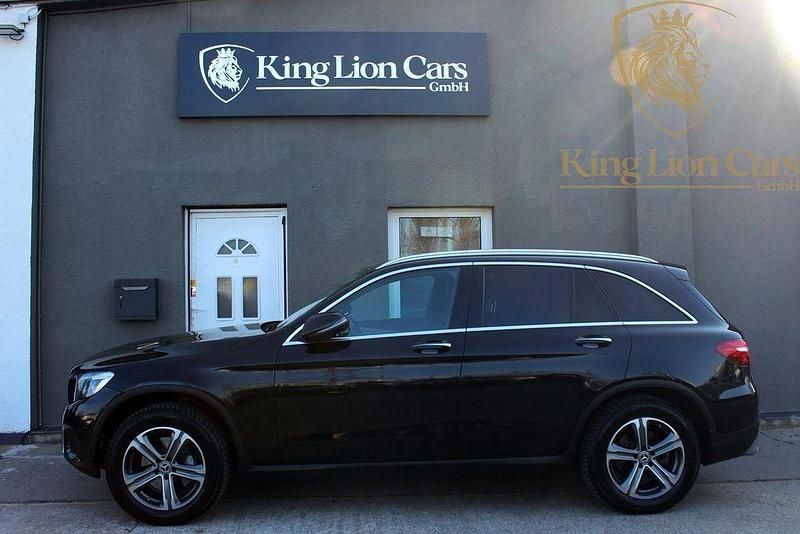 Gebraucht Mercedes GLC250 204 PS (150 kW) 2017 Obsidianschwarz  lack SUV