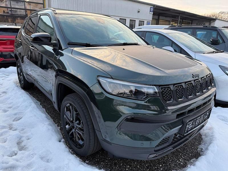 Neu Jeep Compass 179 PS (131 kW) 2025 Grün SUV