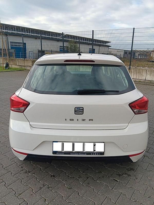 Weiß Gebraucht 2018 Seat Ibiza Style Kleinwagen | 9.990 € (Fairer Preis) - Bild 1/4