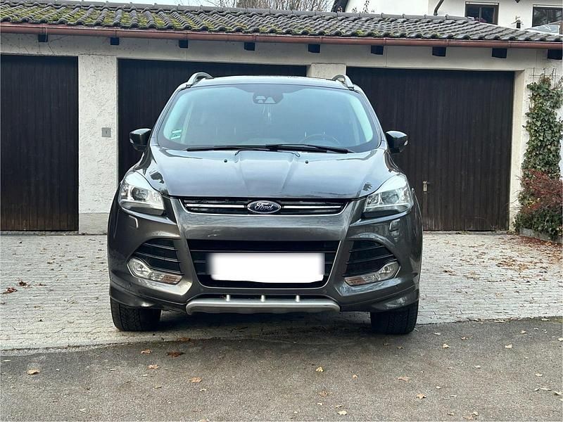 Gebraucht Ford Kuga Titanium 179 PS (131 kW) 2016 Grau SUV