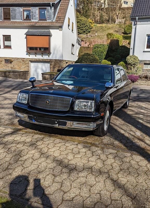 Schwarz Gebraucht 2005 Toyota Century Limousine | 25.900 € - Bild 1/4