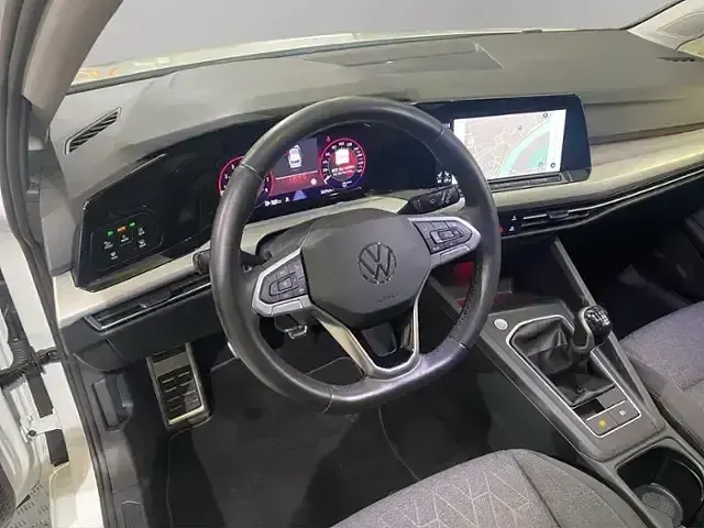 Gebraucht VW Golf VIII Move 131 PS (96 kW) 2023 Pure white Kombi