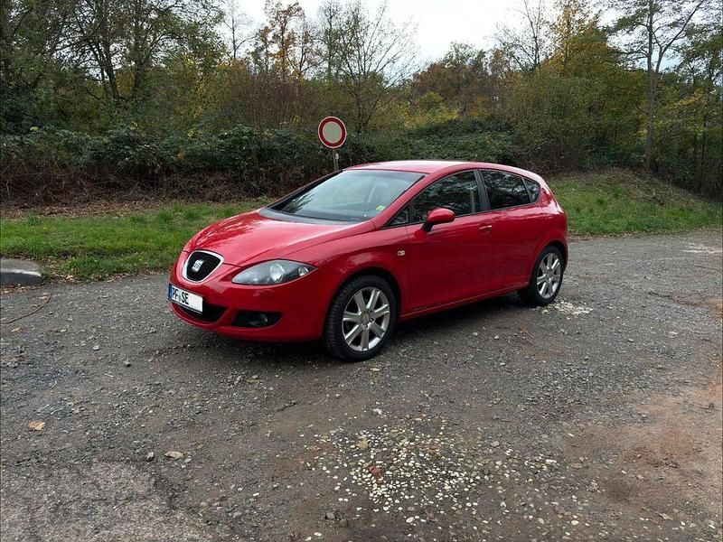 Rot Gebraucht 2009 Seat Leon Limousine | 3.750 € (Guter Preis) - Bild 1/4
