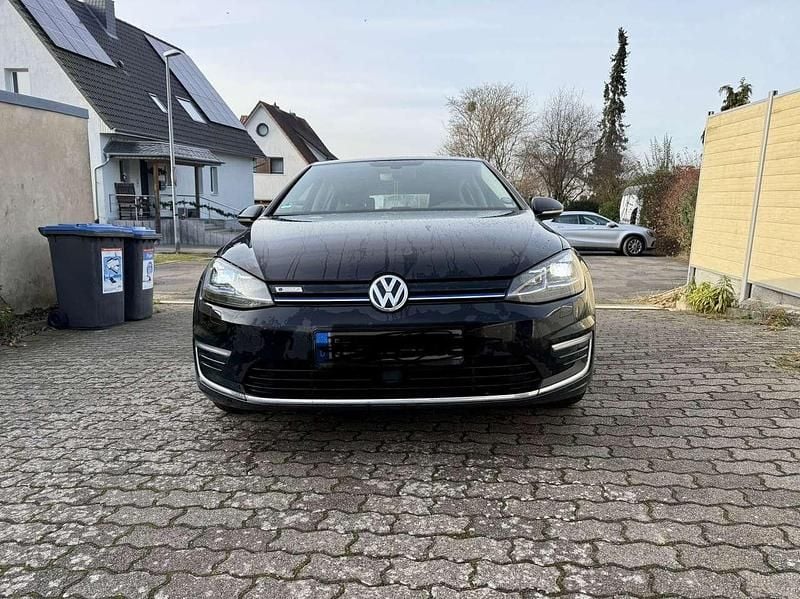 Schwarz Gebraucht 2020 VW e-Golf Kleinwagen | 15.900 € (Fairer Preis) - Bild 1/4