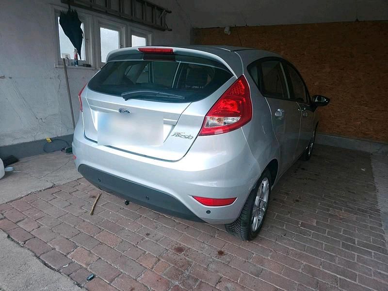 Gebraucht Ford Fiesta 60 PS (44 kW) 2009 Silber Kleinwagen