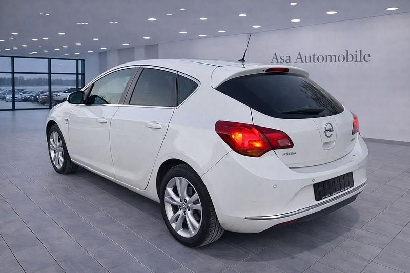 Gebraucht Opel Astra Energy 116 PS (85 kW) 2014 Weiß Limousine