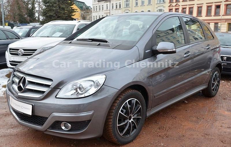 Gebraucht Mercedes B160 95 PS (69 kW) 2011 Grau Van / Kleinbus