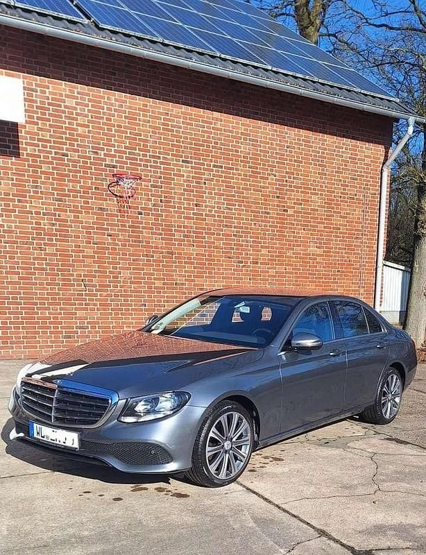 Gebraucht Mercedes E220 194 PS (142 kW) 2016 Grau Limousine
